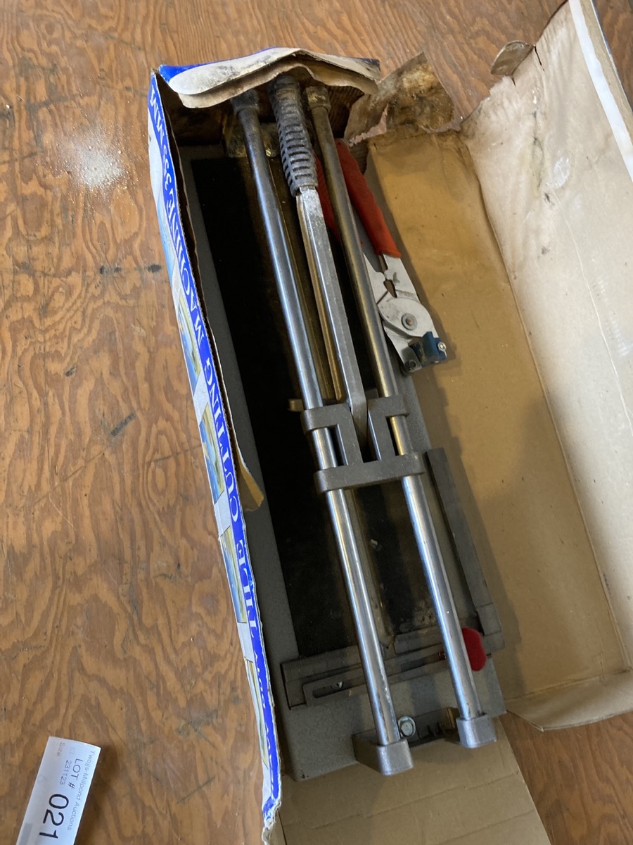 gone Lot # 162  manual tile cutter and snap pliers